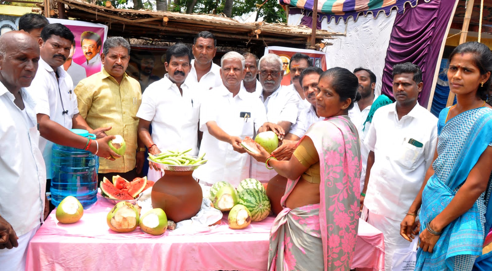 திருத்தணி மேற்கு ஒன்றிய திமுக  . சட்டமன்ற உறுப்பினர் எஸ். சந்திரன் தண்ணீர் பந்தல்திறந்து வைத்தார்.