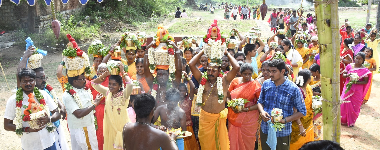 சித்ரா பௌர்ணமி முன்னிட்டு  திருத்தணி வனதுர்க்கை அம்மன் ஆலயத்தில் 108 பால்குடம் அபிஷேகம்.