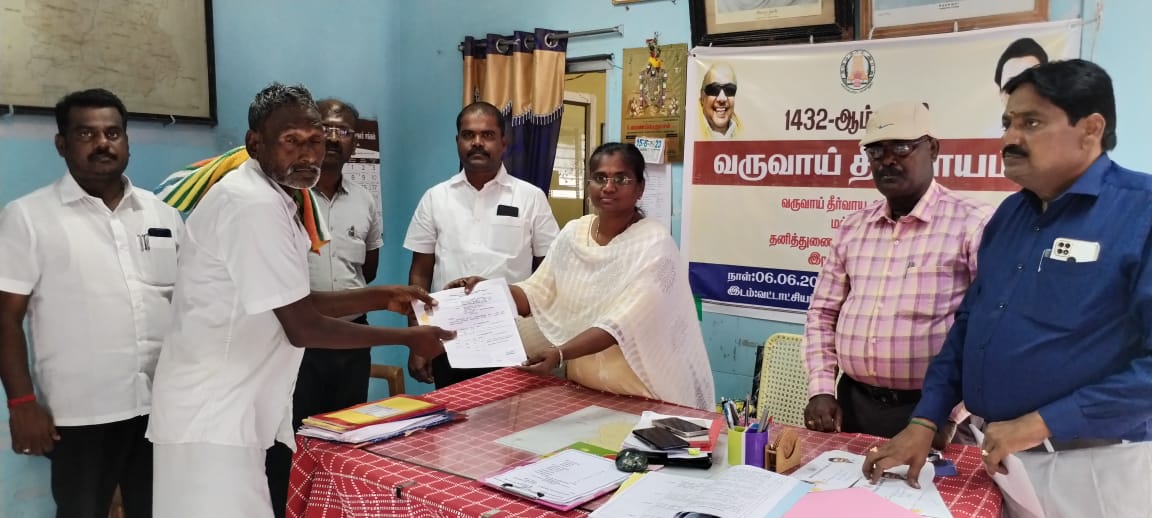 மாரிசெல்வி தலைமையில் முதுகுளத்தூர் தாலுகாவில் 199 மனுக்கள் பெறப்பட்டது. 