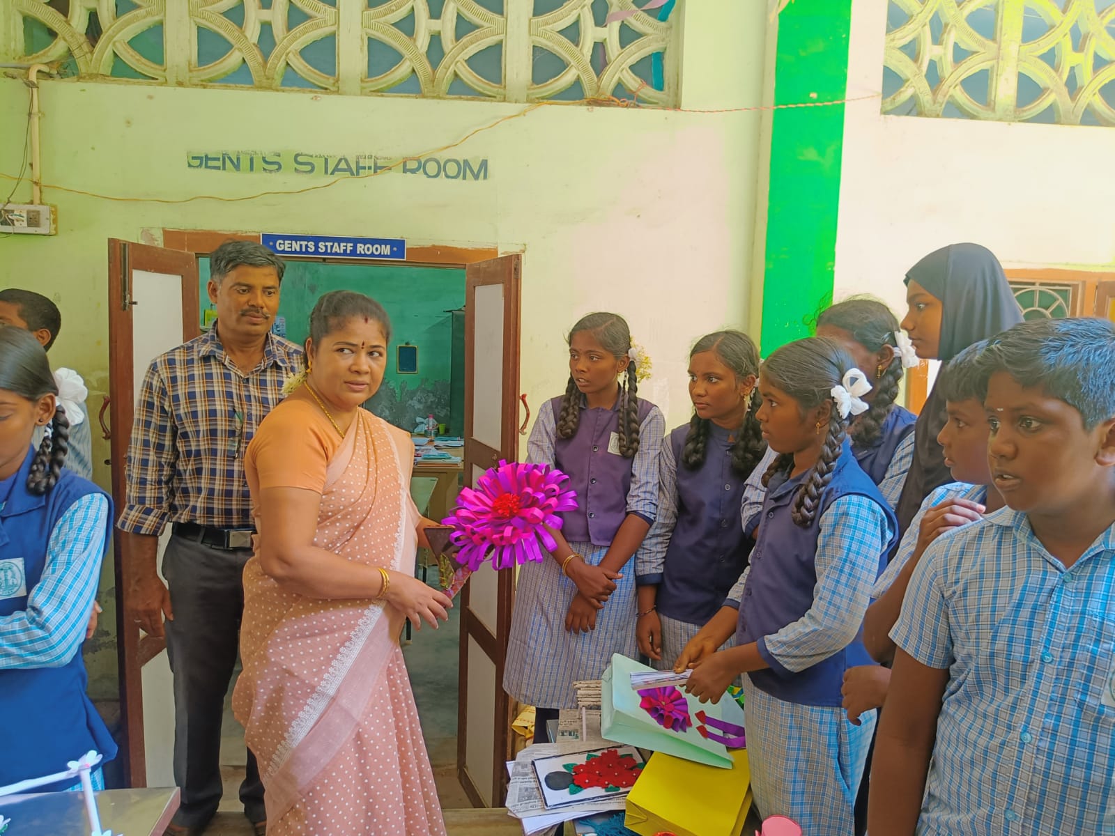 உலக காகித பை தினத்தை முன்னிட்டுமாணவர்களுக்கு விழிப்புணர்வு .,