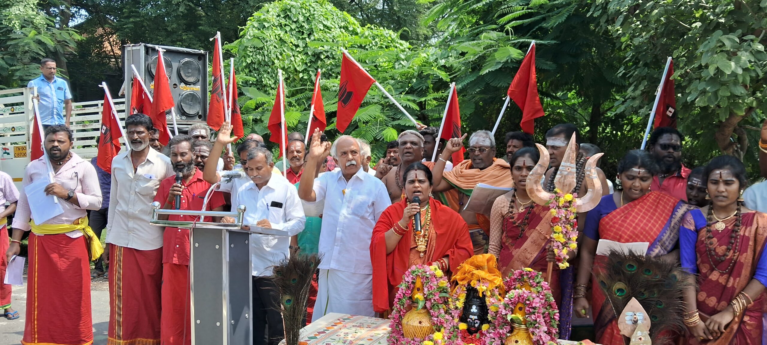 அருள்மிகு கோட்டை மாரியம்மன் திருக்கோயில் குட முழுக்கை நீதிமன்ற தீர்ப்பின்படி தமிழில் நடத்த வேண்டும் என்று கோரிக்க ஆர்ப்பாட்டம்;