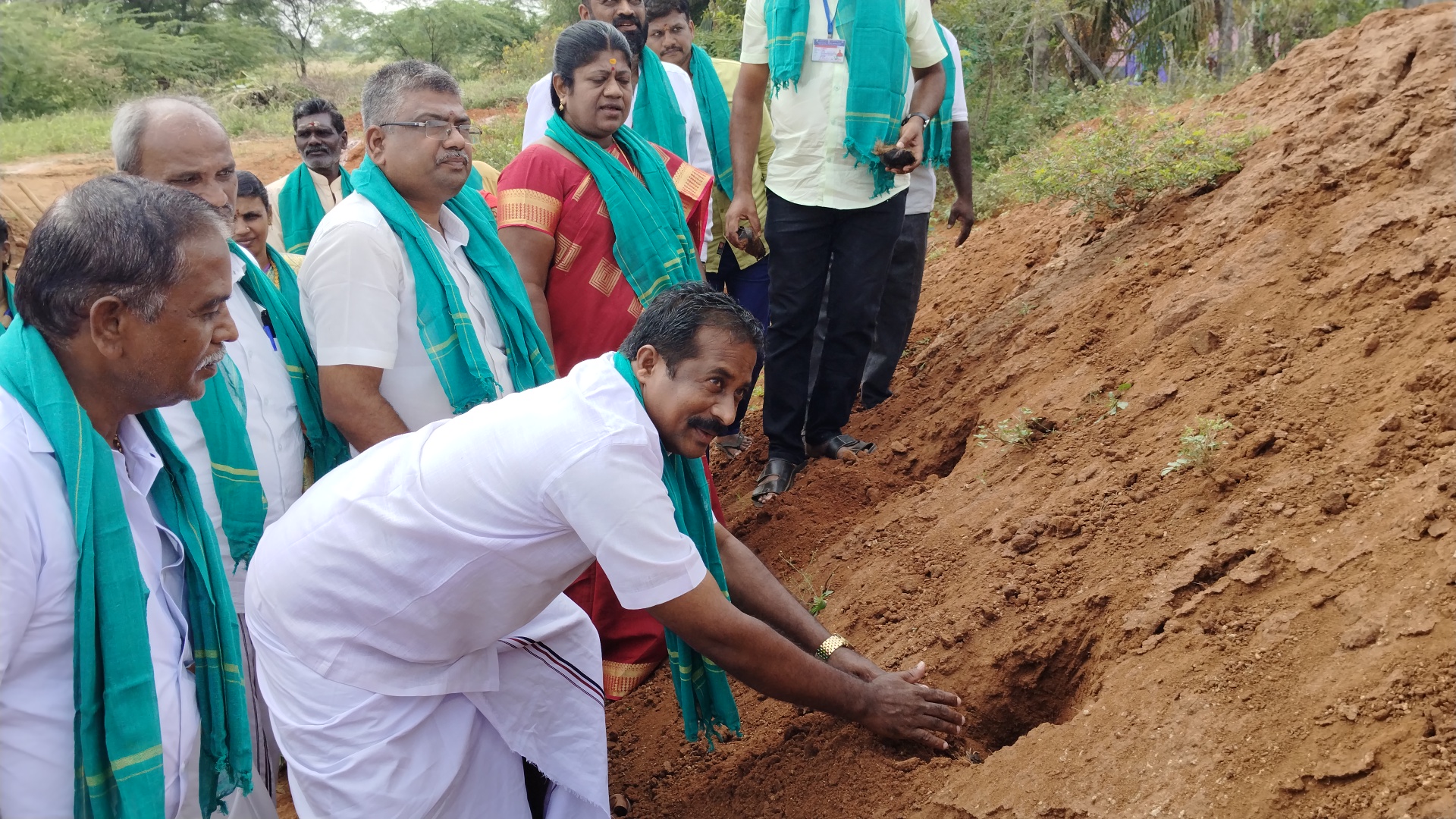 ஆண்டிபட்டி அருகே பனைவிதை நடும் விழா நடைபெற்றது.