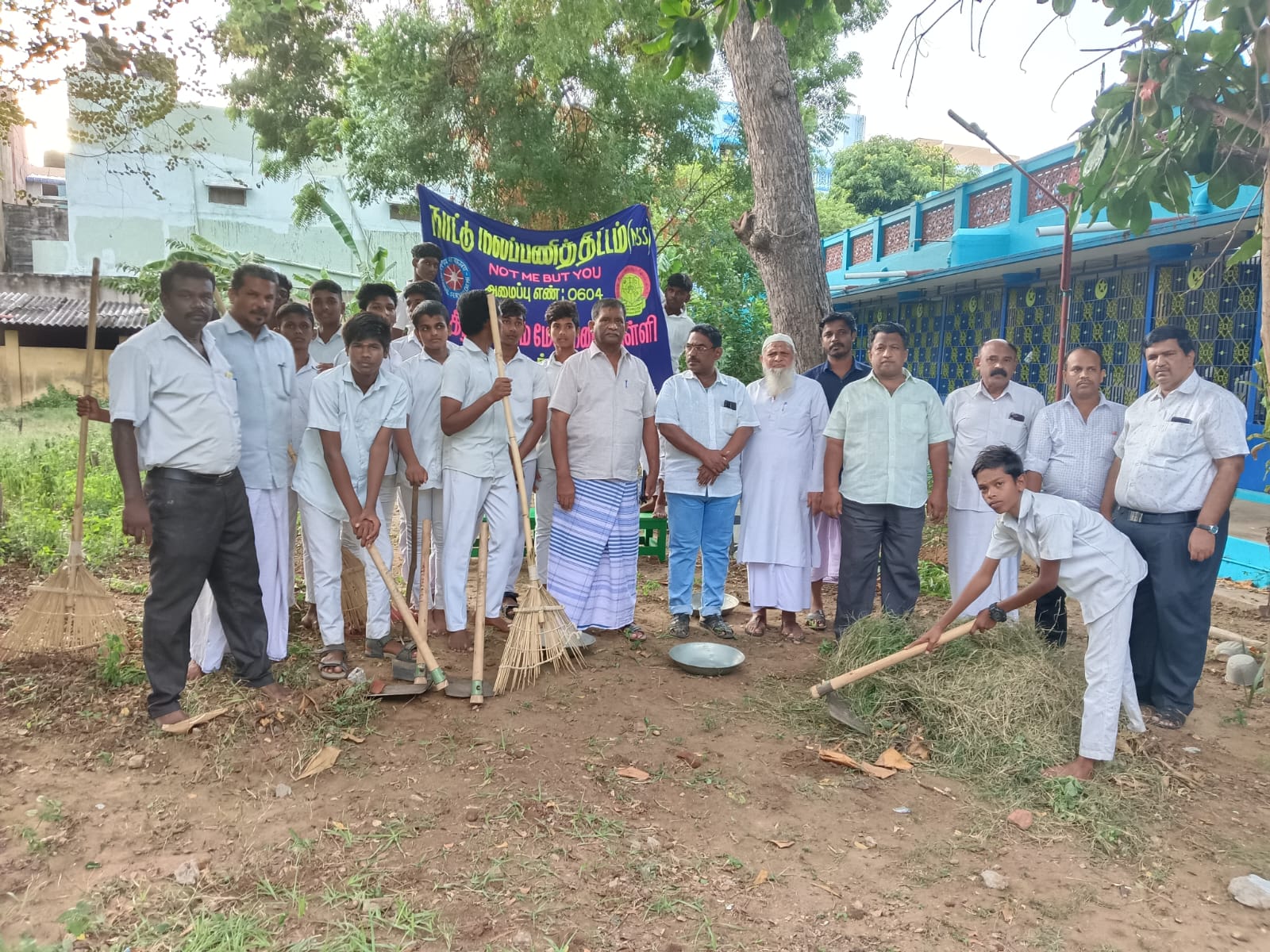 கீழமுஸ்லிம் மேல்நிலை பள்ளியில் நாட்டு நலப்பணி திட்ட சிறப்பு முகாம்;        