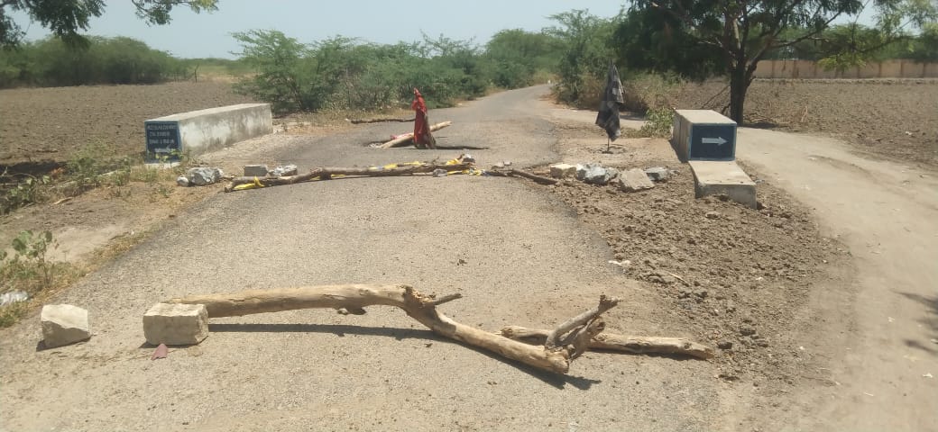 கமுதி அருகே எம். புதுக்கோட்டை-  குண்டுகுளம் கிராமத்திற்கு செல்லும்  தரைப்பாலம்  முற்றிலும் பழுது புதிய பாலம் அமைக்க பொதுமக்கள் கோரிக்கை:  